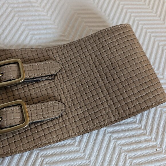 Elegant Tan Waist Belt - Picture 7 of 10